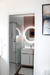 Villas Residence privee avec parking securise - 9 personnes, 6 lits, 2 logements : photos des chambres