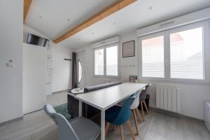 Résidence privée avec parking sécurisé - 9 personnes, 6 lits, 2 logements