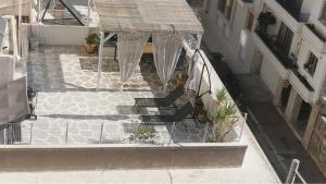 Apartment with terrace in Piraiki