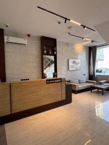 مجمع الملكة بصامطة غرفة فندقية راقيه تلبيي احتياجات الضيوف