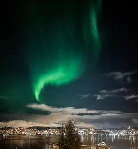 Utsiktsleilighet med parkering - Tomasjorda