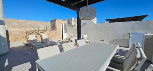 Homes of Spain, Apartamentos Paraíso, Ed Nuku Hiva, Atico H con Piscina Privada en solárium, a pie de playa, WIFI