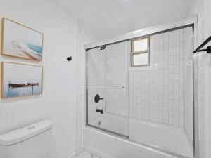 Shadyside, Central !2 Bright and Stylish Studio With Free Parking