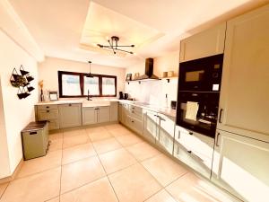 Oboho - Le gîte bohème (Pieds dans l’eau - Lit King Size - Jardin)