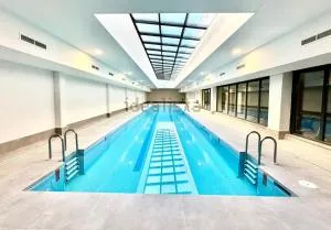 Estudios Homer y Disney con piscina olimpica climatizada, exterior,gimnasio, coworking, Netflix y wifi gratis - Algete