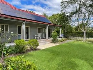 Country escape with Tennis court - Paremoremo