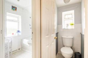 Spacious 3 Bed Home in Kidlington Garden and Parking Access