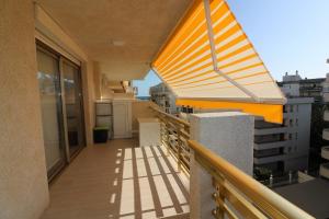 apartamento varias piscinas salida directa a la playa