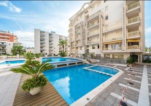 apartamento varias piscinas salida directa a la playa