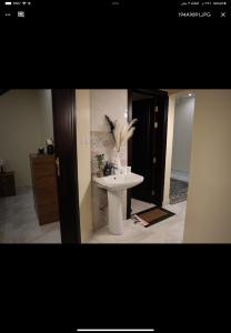 شقة مؤثثة بالكامل مع غرفتين نوم