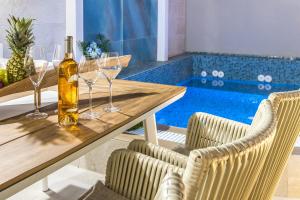 Kallisti Palace - Private Pool with Hydromassage