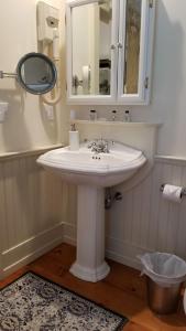 Single Room with Private Bathroom room in White hollow farm