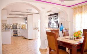 Hideaway Holiday Home - Mutaro Laikipia