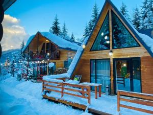 Wooden huts In Mestia-Hut for 14