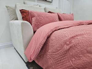 StayZen Apartments - Private Garden & Free Parking Ground Floor Central Woking - Business & Leisure