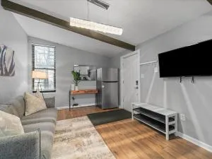 Lawrenceville Central !3 Large and Spacious One Bedroom Apartment with Free Street Parking - 匹兹堡