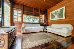 Rustic House on Armação Beach