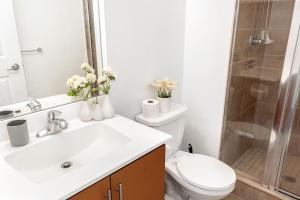 Luxurious 2BR 2BATH Condo Steps from Square One