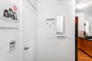 Luxurious 2BR 2BATH Condo Steps from Square One