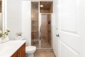 Luxurious 2BR 2BATH Condo Steps from Square One