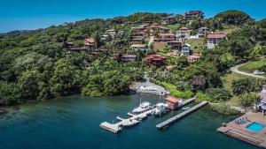 Roatan Velký bungalov s terasou přímo moře