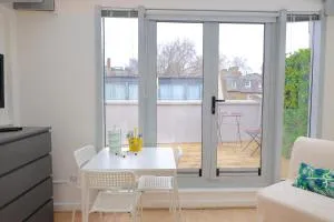 Angel - Top Floor Double Studio - Islington