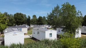 Campings Village Vacances Les Abricotiers (by Popinns) : photos des chambres