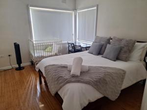 Town, Train, Pubs & Riverclose by