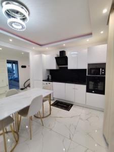 Cozy appartment downtown Nizza 2 Bedroom 1 min Beach 1 min tramway 10min airport air conditionner