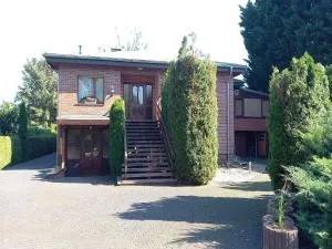 Apartment near Strandsolbad Lake Beach - Glöthe