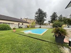 Pool-view holiday home in Toulouse - Plagne