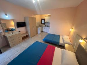 Sissys Suites San Antonio Beach Potos Thassos