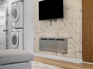 Lawrenceville Central !5 Spacious and Quiet Three Bedroom Apartment with Free Street Parking