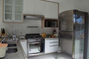 Casa paraíso em Guarajuba, 4 suítes, próximo à praia