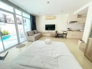 Condo The Beach Bangsaen 327-2 Pool Access - Бан-Банг-Саен (1)