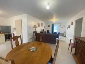 Maisons de vacances Maison 3 chambres pres de la plage avec jardin prive et parking - FR-1-22-379 : photos des chambres
