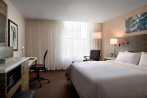 Standard, Guest room, 1 King room in Renaissance Denver Downtown City Center Hotel