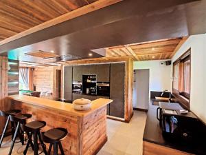 Chalet 5* au pied des pistes avec spa et sauna - FR-1-267-308