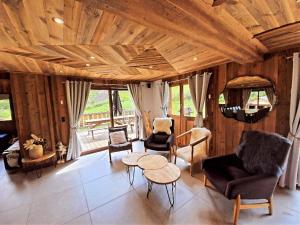 Chalet 5* au pied des pistes avec spa et sauna - FR-1-267-308