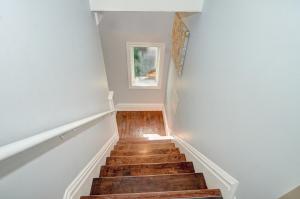 Luxurious Condo with Balcony in Kitchener