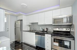 Luxurious Condo with Balcony in Kitchener