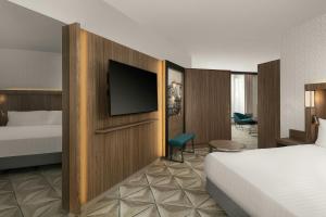 Hotels Courtyard by Marriott Paris Porte de Versailles : Suite Parisienne