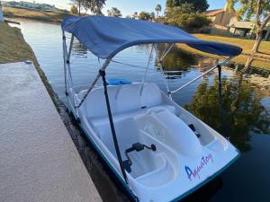 Modern Lakefront Paradise