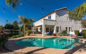 Modern Lakefront Paradise