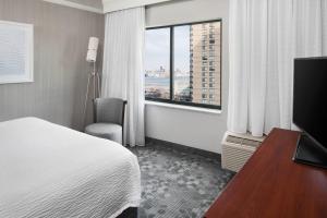 Courtyard By Marriott Jersey City Newport