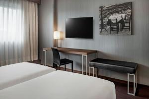 Standard Triple Twin Room room in AC Hotel by Marriott Porto