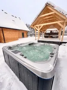Dzika Dziura z jacuzzi - Bystra