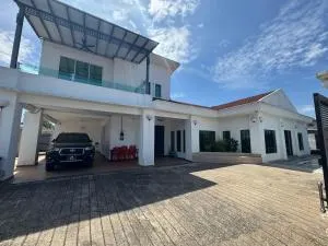 Villa Aainaa Homestay - Rantau Panjang