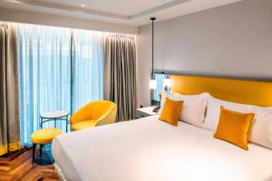 King Room room in The Dixon Tower Bridge Autograph Collection