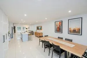 Central Modern Spacous Townhouse 290B - Temora